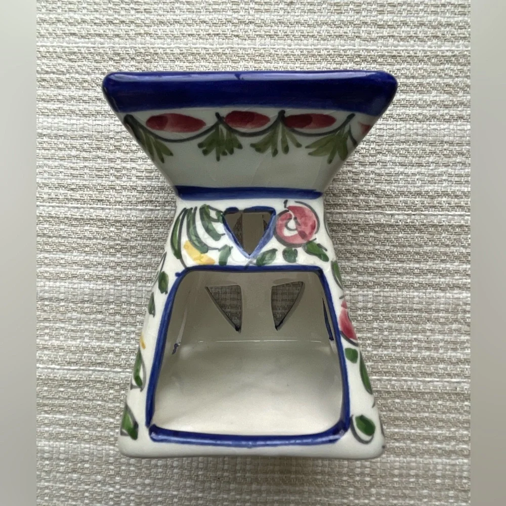 Hand painted in Portugal ceramic fragrance warmer.